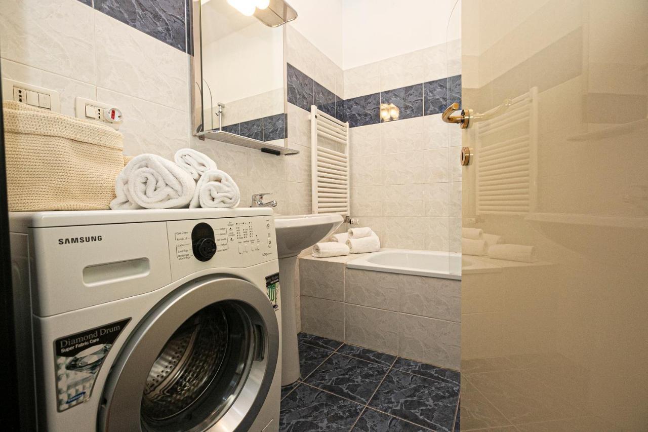 Real Italian Estate - Red Coral Apartment Генуа Екстериор снимка