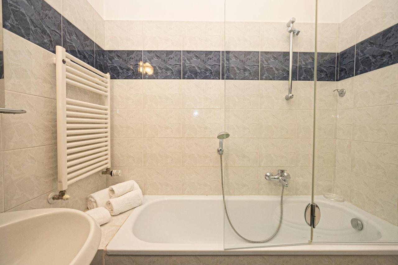 Real Italian Estate - Red Coral Apartment Генуа Екстериор снимка